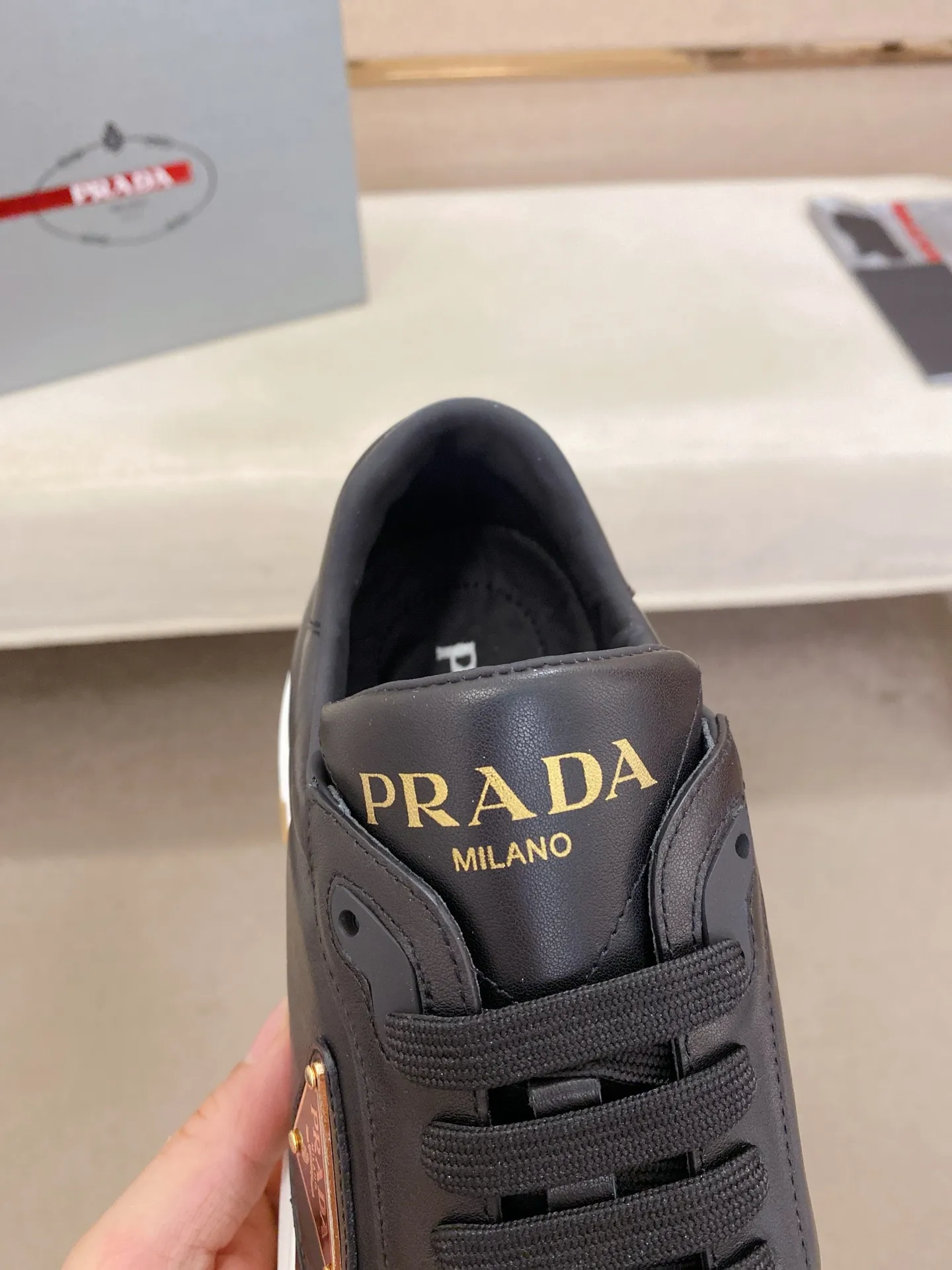 Factory price 540💰 ✔️✔️✔️High version High-quality new PRADA counters are on the market at the same time. The new men's shoes and 😘fabrics are selected from imported first-layer cowhide and are made by pure handcrafts. Lining: Full cowhide lining. 👍🏿 High-end ☄️ air-cushion molded anti-slip rubber outsole, exquisite lines, simple and elegant, comfortable and high-end for leisure travel. Code number: 38 to 44